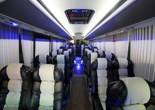 Minibús Mercedes Gran Luxe para 26 personas. Imagen 3