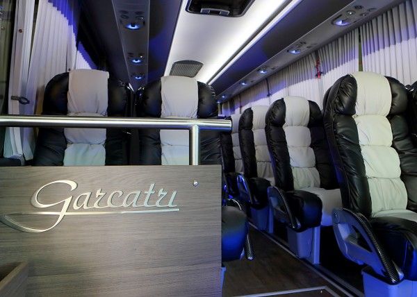 Minibús Mercedes Gran Luxe para 26 personas. Imagen 5